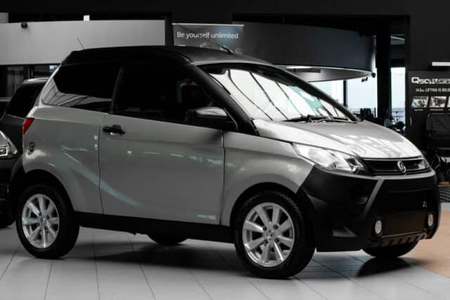 Aixam Crossline Premium Sensation 2019 Brommobiel Occasion Zilvergrijs Metallic