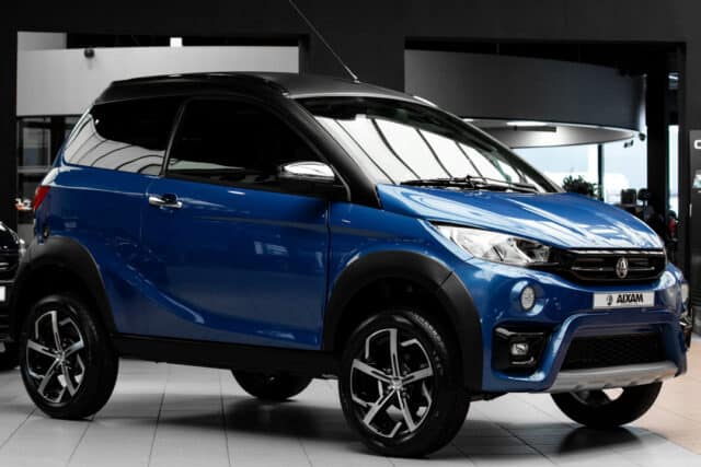 Aixam Crossover Premium Emotion 2023 Brommobiel Occasion Saffierblauw Metallic