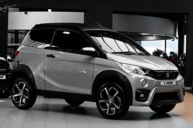 Aixam Crossover Premium Emotion 2023 Brommobiel Occasion Zilvergrijs Metallic