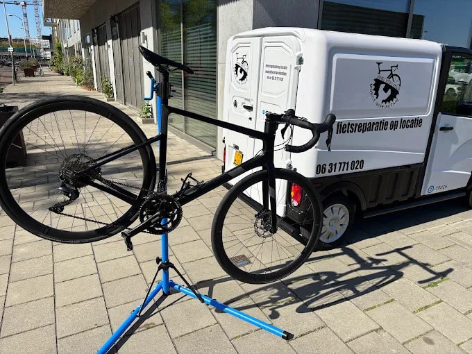 Veni Vidi Velo Mobile Bike Repair Amsterdam Rijdt Vanaf Nu Rond In Een Gloednieuwe Aixam Pro E Truck Van