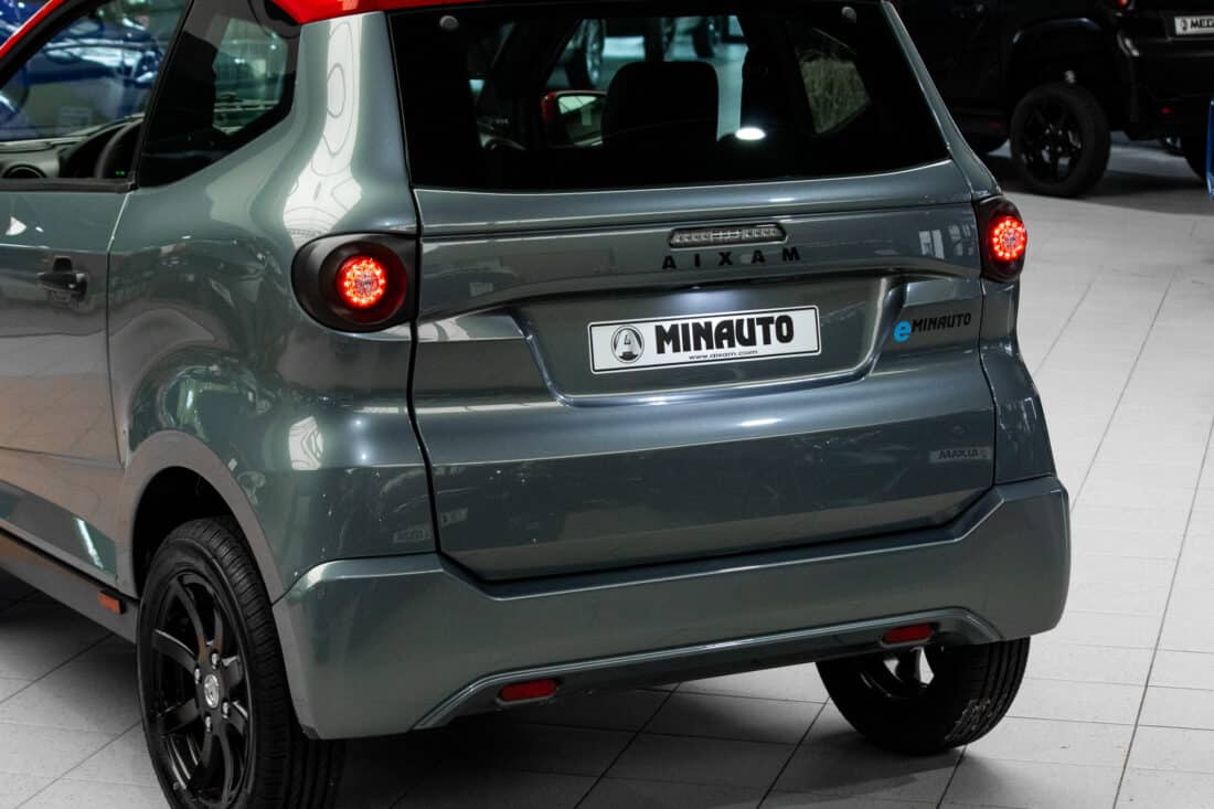 Aixam E Minauto Chic 2026 Brommobiel Elektrisch Nieuw Titianium Dak Rood