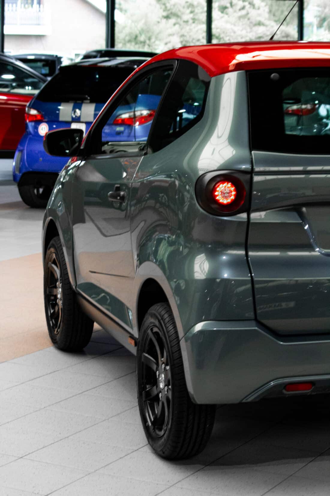 Aixam E Minauto Chic 2026 Brommobiel Elektrisch Nieuw Titianium Dak Rood