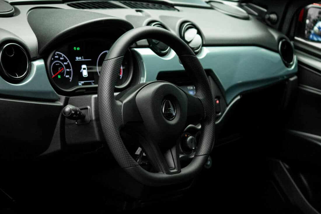 Aixam E Minauto Chic 2026 Brommobiel Elektrisch Nieuw Titianium Dak Rood
