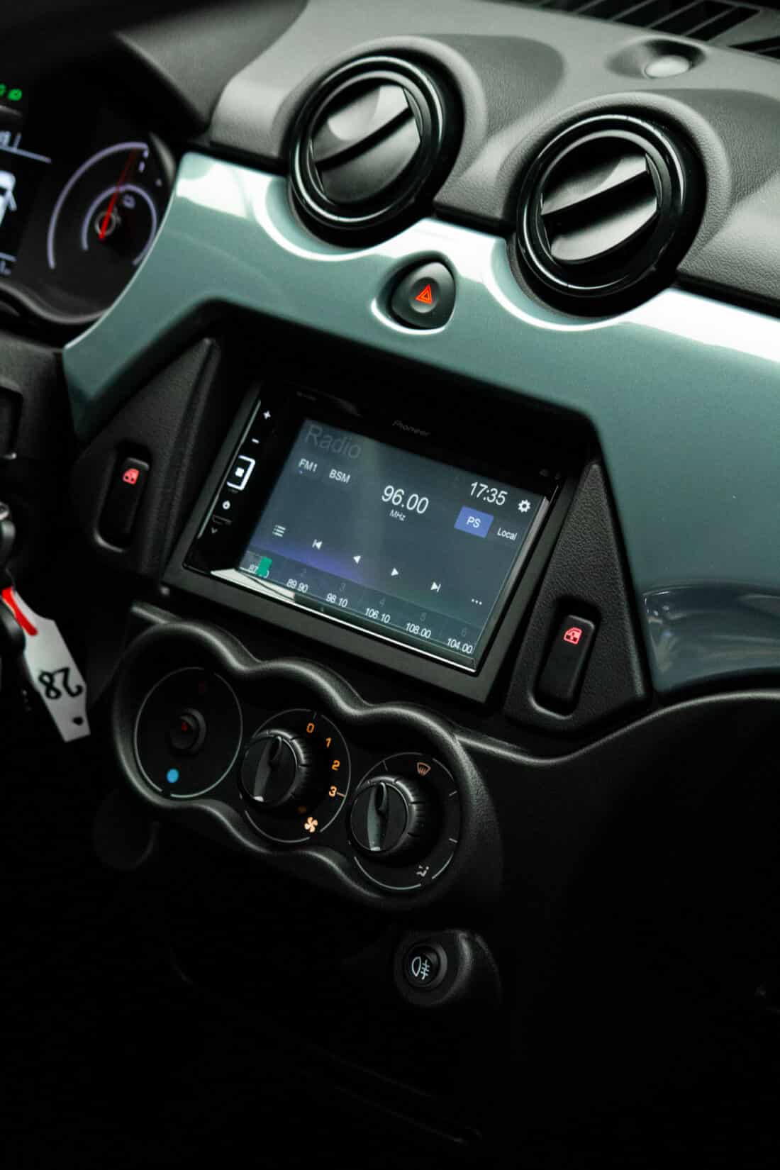 Aixam E Minauto Chic 2026 Brommobiel Elektrisch Nieuw Titianium Dak Rood