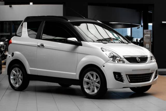 Aixam Crossline Premium 2011 Brommobiel Occasion Parelmoerwit Metallic