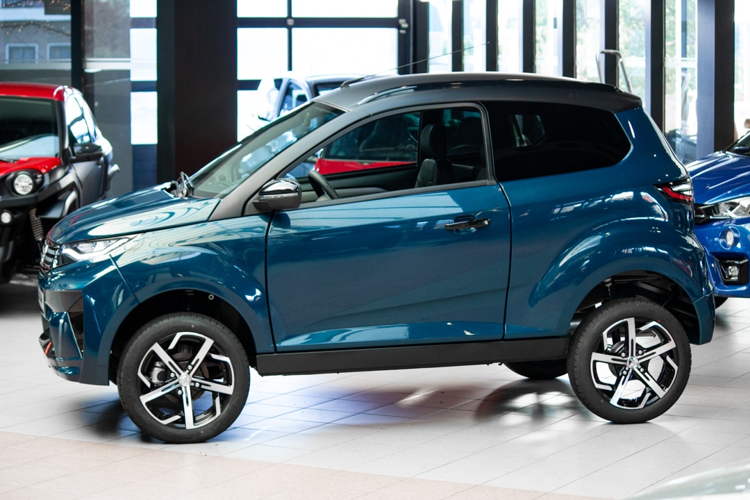 Aixam Crossover Premium Ambition E5 2026 Brommobiel Mallard Blauw