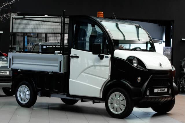 2x Aixampro E Truck Laadbak Met Bladrek 2022 Elektrische Brommobiel Occasion Wit