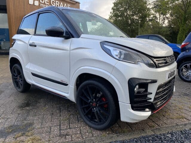 Ligier Js 60 L Ultimate Sun Sport V2 Dci 2024 11 Brommobiel Occasion Parelmoerwit Metallic Nieuw Binnen