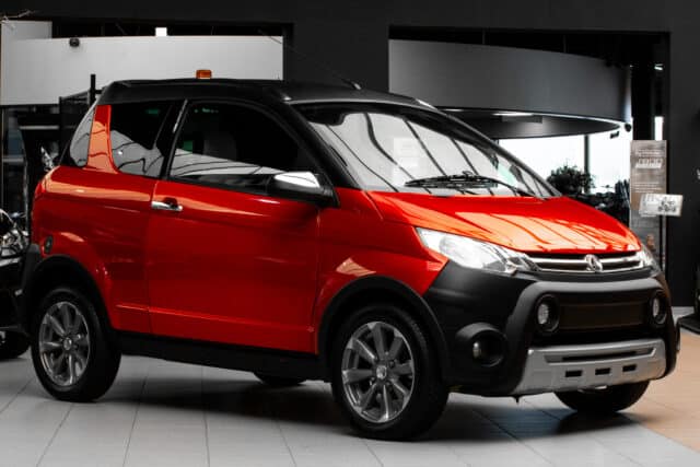 Aixam Crossline Premium Vision 2015 Brommobiel Occasion Parelmoerrood Metallic