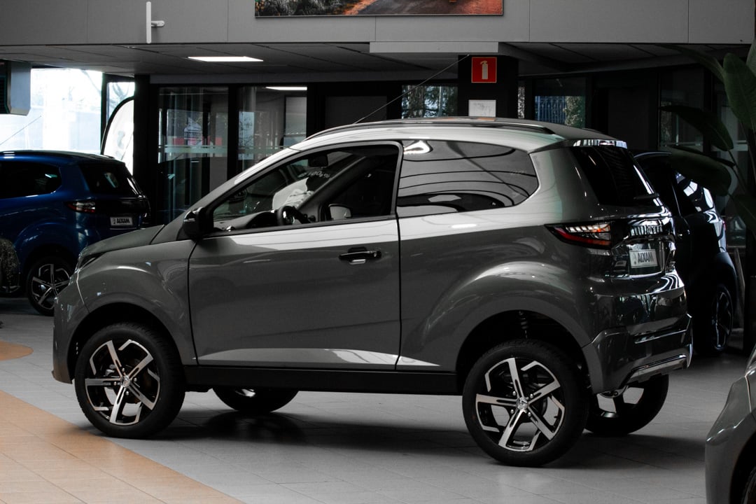 Aixam Crossover Premium Ambition E5 2026 Brommobiel Titaniumgrijs Metallic