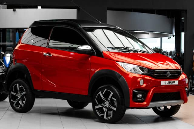 Aixam Crossover Premium Emotion 2023 Brommobiel Occasion Parelmoerrood Metallic Airco