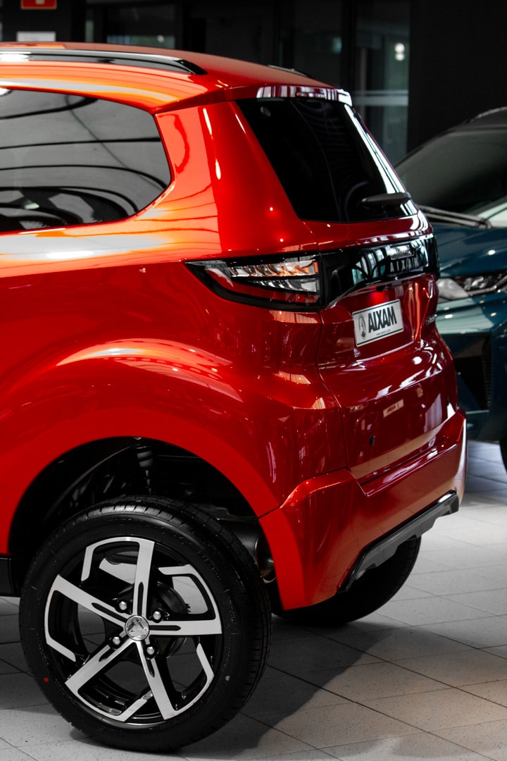 Aixam Crossover Premium Ambition E5 2026 Brommobiel Parelmoerrood Metallic