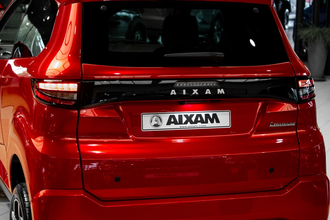 Aixam Crossover Premium Ambition E5 2026 Brommobiel Parelmoerrood Metallic