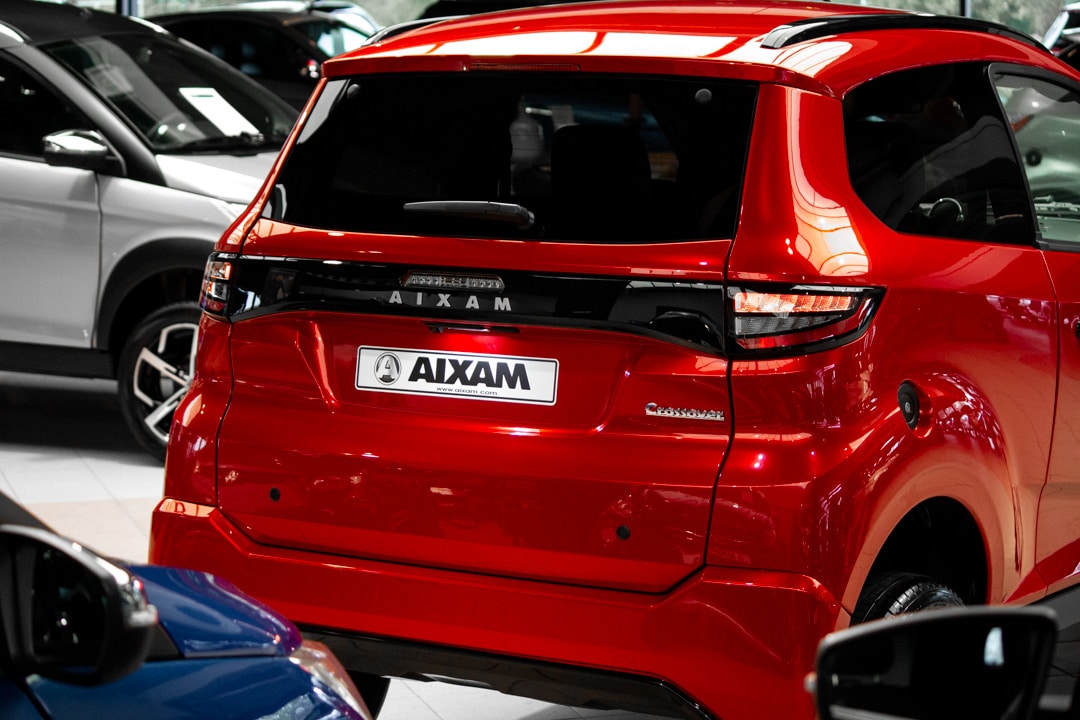 Aixam Crossover Premium Ambition E5 2026 Brommobiel Parelmoerrood Metallic
