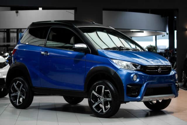 Aixam Crossover Premium Emotion 2021 Brommobiel Occasion Saffierblauw Metallic