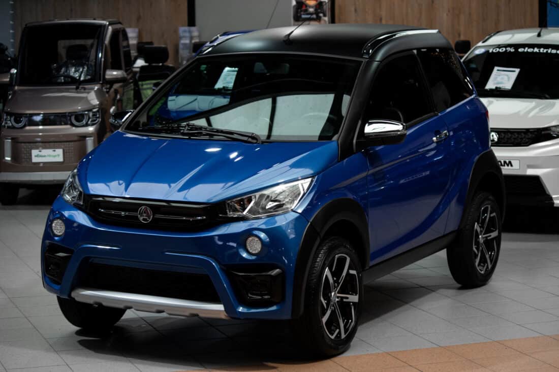 Aixam Crossover Premium Emotion 2021 Brommobiel Occasion Saffierblauw Metallic