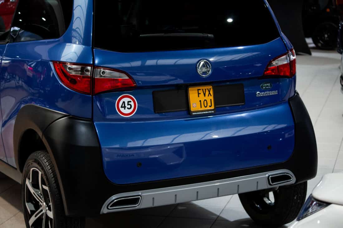 Aixam Crossover Premium Emotion 2021 Brommobiel Occasion Saffierblauw Metallic