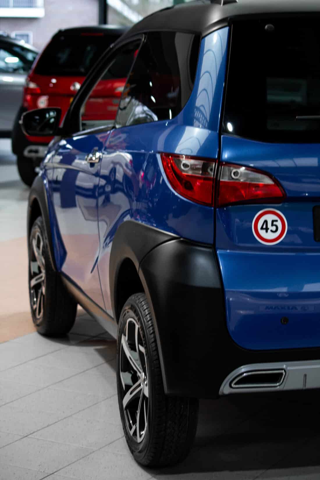 Aixam Crossover Premium Emotion 2021 Brommobiel Occasion Saffierblauw Metallic
