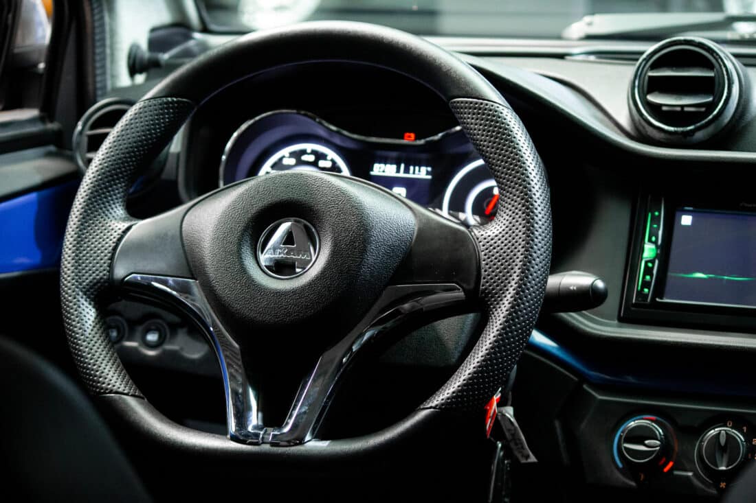 Aixam Crossover Premium Emotion 2021 Brommobiel Occasion Saffierblauw Metallic