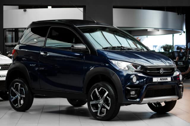 Aixam Crossover Premium Emotion 2021 Brommobiel Occasion Marineblauw Metallic