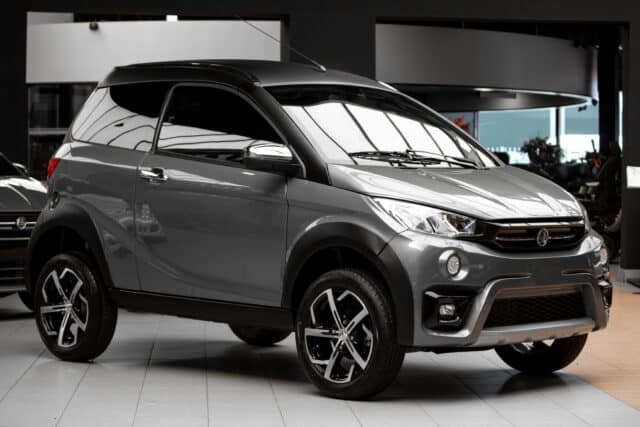 Aixam Crossover Premium Emotion 2022 Brommobiel Occasion Titaniumgrijs Metallic