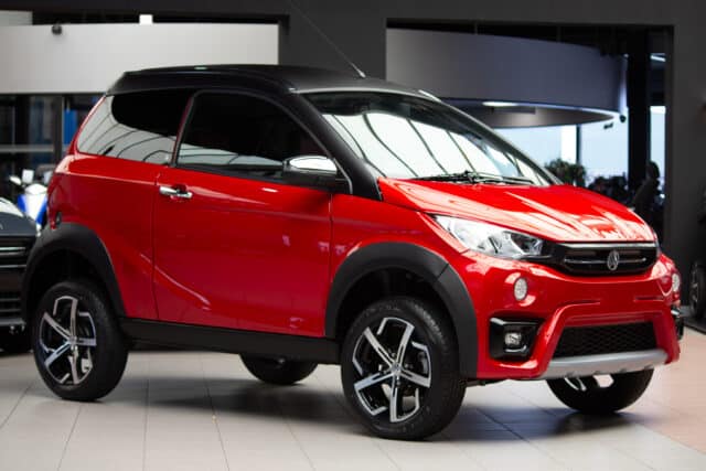 Aixam Crossover Premium Emotion 2023 Brommobiel Occasion Parelmoerrood Metallic
