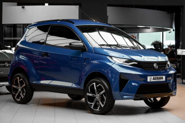 Aixam E Crossover Premium Ambition S10 2 2026 Brommobiel Occasion Saffier Blauw